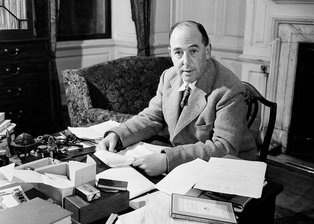 작가이자 기독교 변증가, 문학비평가인 CS 루이스는 “글을 자꾸 쓰고 싶어지게 하는 잉크는 독약”이라며 “이 중독을 떨칠 수 없다”고 밝힌 바 있다. 사진은 영국 사진작가 아서 P 스트롱이 옥스퍼드대에서 촬영한 루이스의 모습. 잉그리드 프란존