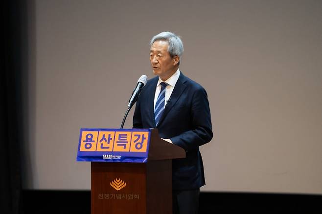 정몽준 아산정책연구원 명예이사장이 16일 서울 용산 전쟁기념관에서 열린 ‘2025 용산 특강’에서 강연하고 있다. 아산정책연구원 제공