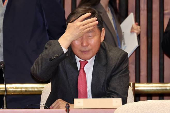 이철규 국민의힘 의원이 지난 3월 13일 오후 서울 여의도 국회에서 열린 의원총회에 참석해 자리하고 있다. 뉴시스