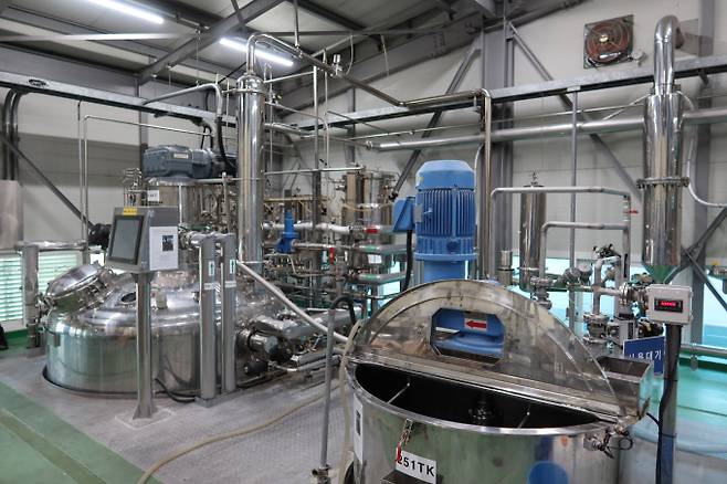 자금난을 겪던 기업들이 HLB그룹에 편입한 뒤 체질 개선에 성공하며 빠른 속도로 실적 개선을 이루고 있다. 사진은 HLB제넥스 효소 생산 공장 내부. /사진=HLB
