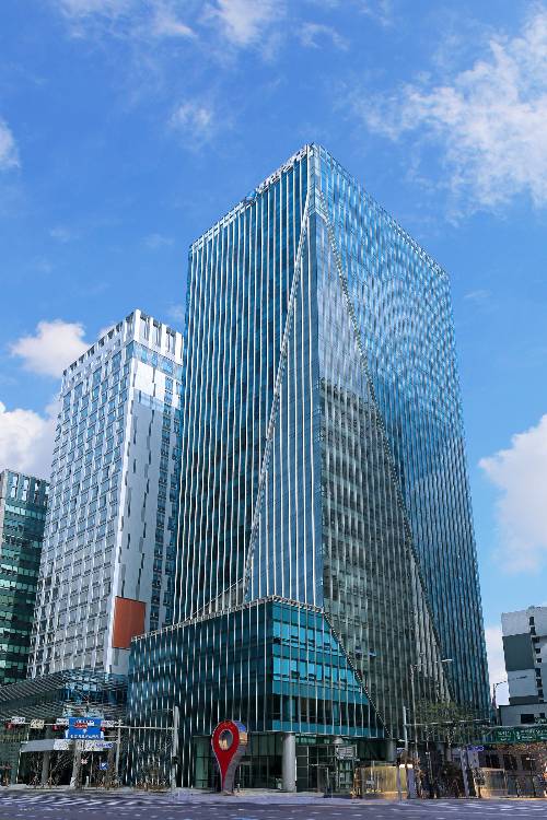 신한라이프가 이달 15일부터 신용대출 신규 판매를 중단했다./사진=신한라이프