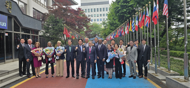 방한한 미 전 연방하원의원들.