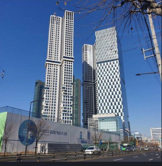 서울 성동구 성수동1가에 소재한 아크로서울포레스트[출처 KB부동산 단지글]