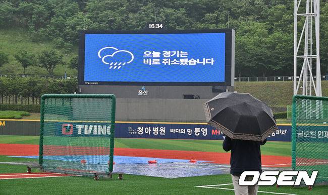 [OSEN=울산, 이석우 기자] 16일 울산 문수야구장에서 2025 신한 SOL 뱅크 KBO 리그 NC 다이노스와 키움 히어로즈의 경기가 예정됐었다. 홈팀 NC는 최성영이, 방문팀 키움은 김선기가 선발로 출전할 예정이었다.비로 NC 다이노스의 첫 대체 홈 경기는 취소됐다. 2025.05.16 / foto0307@osen.co.kr