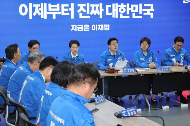 ▲더불어민주당 상임총괄선대위원장인 박찬대 대표 직무대행 겸 원내대표가 16일 서울 여의도 당사에서 열린 중앙선거대책위원회의에서 발언하고 있다. ⓒ연합뉴스