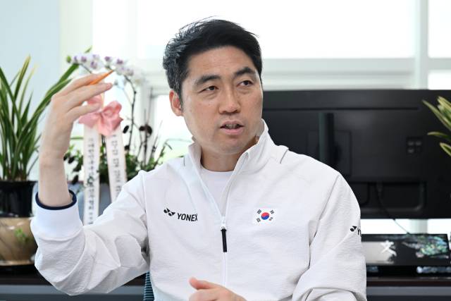 김동문 대한배드민턴협회 회장이 12일 서울 송파구 올림픽회관에서 서울경제신문과 인터뷰하고 있다. 조태형 기자 2025.05.12