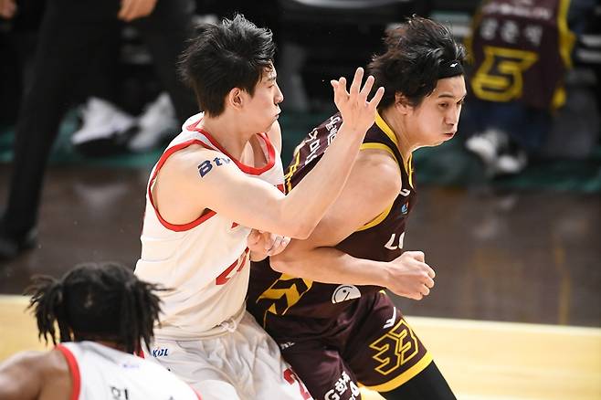 ▲ 칼 타마요(오른쪽) ⓒ KBL