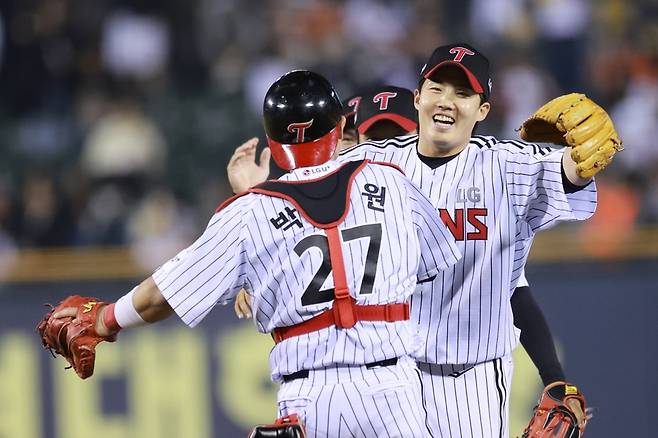 ▲ 박동원과 임찬규(왼쪽부터) ⓒ 연합뉴스