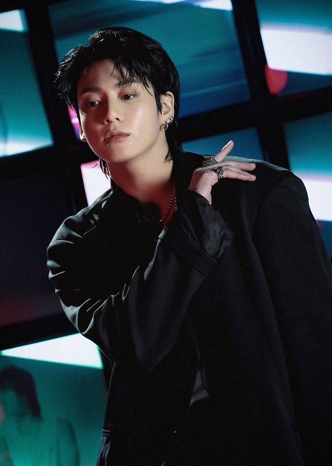 방탄소년단 정국 'GOLDEN', 유러피안 아이튠즈 앨범 차트 통산 200일 진입..亞가수 최초