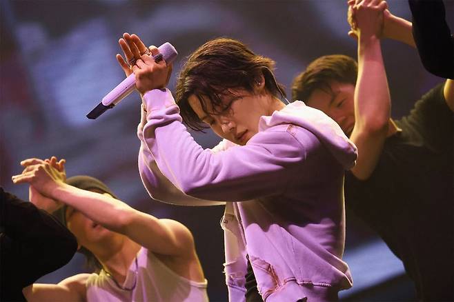 /사진=제이홉 인스타그램, 데일리뉴스, TofuPopRadio, 팬클럽 SNS