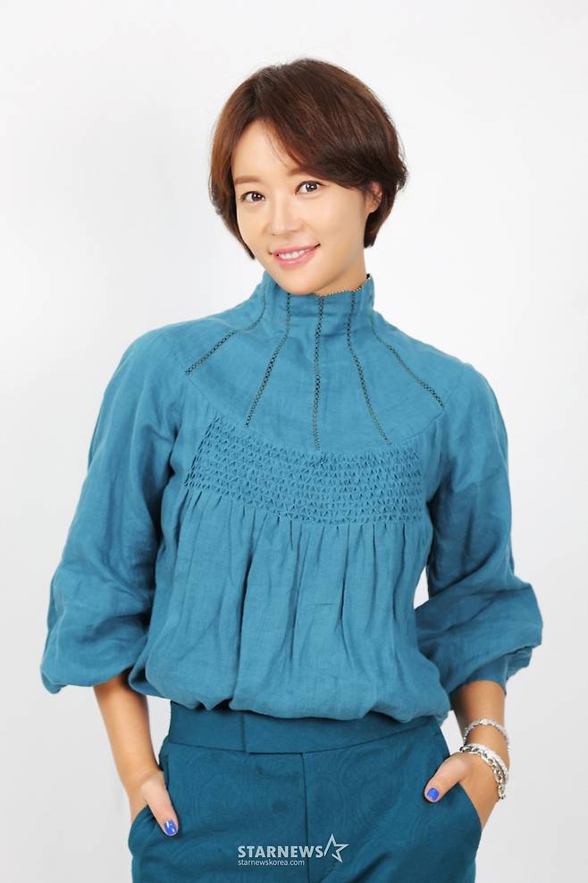 황정음이 29일 온라인으로 진행된 SBS플러스 예능 '솔로라서' 제작발표회에서 포즈를 취하고 있다. /사진제공=SBS플러스 2024.10.29 /사진=이동훈 photoguy@