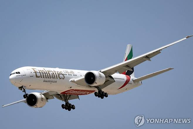비행 중인 에미레이트항공 여객기 [AFP 연합뉴스 자료사진. 재판매 및 DB 금지]