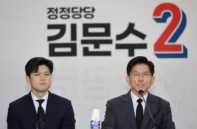 국민의힘 김문수 대선 후보가 17일 광주 서구 김대중컨벤션센터에서 열린 현장 선거대책위원회 회의에서 발언하고 있다.(사진 = 연합뉴스)