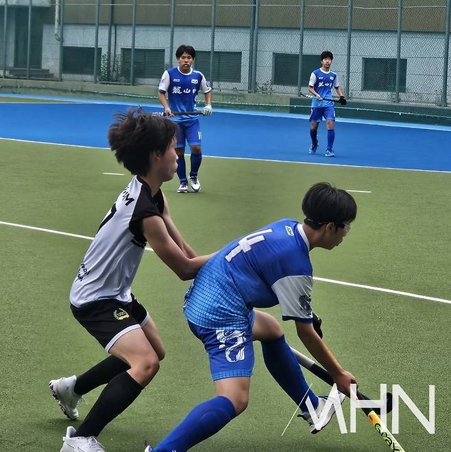 용산중과 신암중이&nbsp;제45회 서울특별시협회장기 하키대회를 치르고 있다