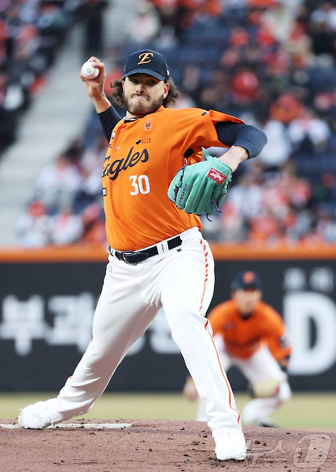 한화 이글스 외국인 투수 코디 폰세가 17일 SSG 랜더스와 더블헤더 1차전에서 역대 KBO리그 한 경기 정규 이닝 최다 탈삼진 신기록을 세웠다. 2025.3.28/뉴스1 ⓒ News1 김기남 기자