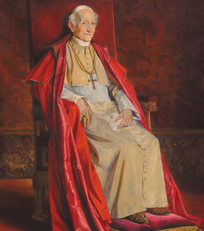 오스트리아 화가 아돌프 퍼시가 1900년경 그린 '교황 레오 13세'의 초상화. 신임 교황은 레오 13세의 유훈을 잇겠다는 의지로 즉위명을 '레오 14세'로 택했다고 밝혔다. /빈 미술관