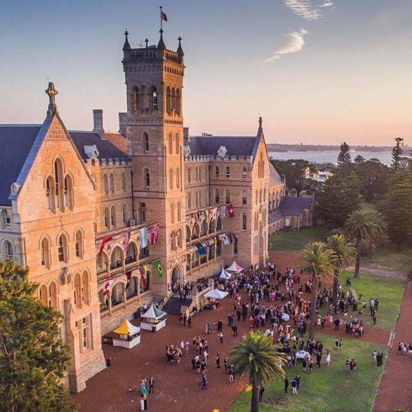 ⓒ호텔리어, 항공 승무원등을 꿈꾸는 학생들