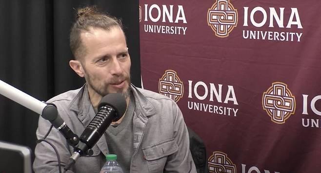 미국 프린스턴대학 역사학자 그레이엄 버넷. 미국 이오나대학 유튜브 갈무리