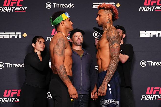 길버트 번즈(왼쪽)와 마이클 모랄레스 페이스 오프. 사진=UFC