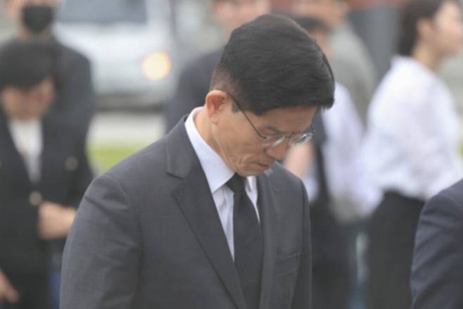 김문수 대선 후보가 5·18 제45주년을 하루 앞둔 17일 오전, 광주 북구 국립 5·18 민주묘지를 참배하고 있다. (국민의힘)