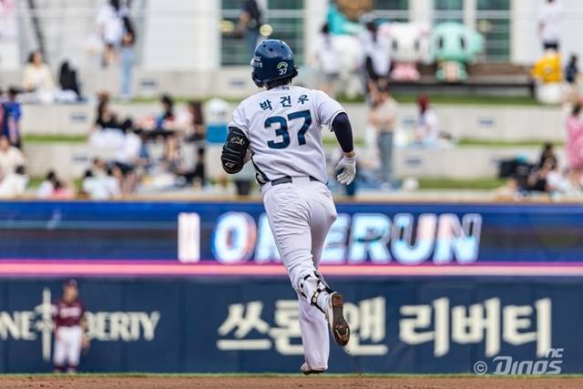 NC 박건우는 17일 키움과의 더블헤더 1차전에서 홈런포를 가동했다. 사진=NC 제공