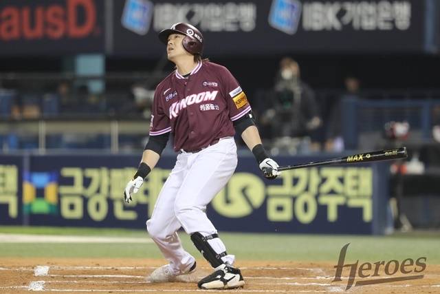 17일 울산 NC전에서 선제 적시타를 친 키움 이형종. 사진=키움 제공