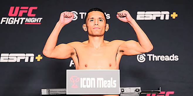 제1회 국제종합격투기연맹 세계선수권대회 금메달리스트 카를로스 에르난데스가 2025년 5월 미국 네바다주 엔터프라이즈 UFC on ESPN+ 114 제2경기 플라이급 계체를 통과하고 있다. 사진=TKO