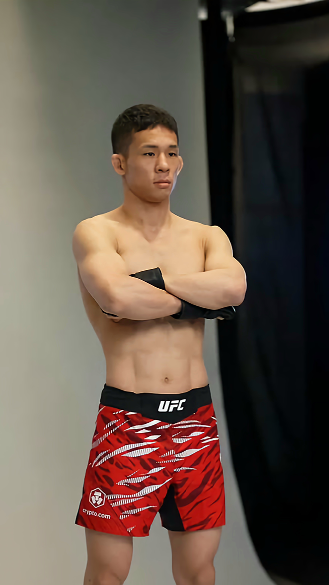 Road to UFC 시즌1 플라이급 토너먼트 우승자 박현성이 2025년 5월 미국 네바다주 엔터프라이즈 UFC on ESPN+ 114 프로필 촬영을 하고 있다. 사진=TKO