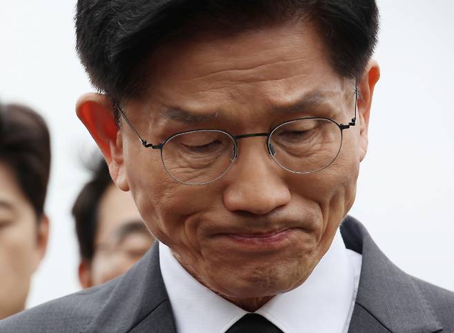 김문수 국민의힘 대통령 후보와 김용태 비상대책위원장이 17일 광주 북구 국립 5·18 민주묘지를 찾아 박관현 열사 묘역에서 참배하고 있다./사진=뉴스1