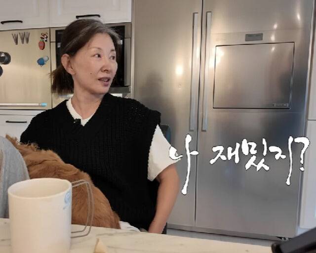 이미숙이 유튜브에서 털털한 모습을 보여줬다. / 유튜브 '이미숙_숙스러운 미숙씨'