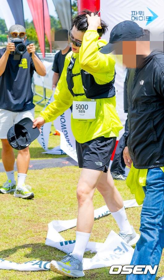 [OSEN=강릉, 민경훈 기자] 가수 겸 배우 차은우와 함께하는 국제 트레일러닝 대회 ‘TNF 100 강원' 행사가 17일 강원도 강릉시 초당동 경포호수광장에서 열렸다.