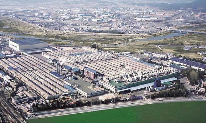 17일 오전 7시11분께 화재가 발생한 광주 광산구 소촌동 금호타이어 광주공장의 화재 이전 전경. 금호타이어 제공