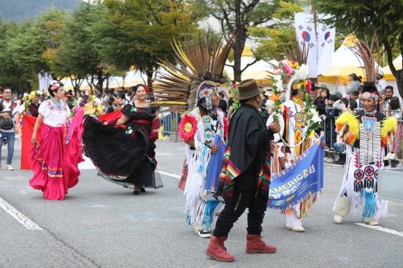 맘프 2024 퍼레이드 모습. 2025.5.16. MAMF(맘프) 2025 추진위원회 제공