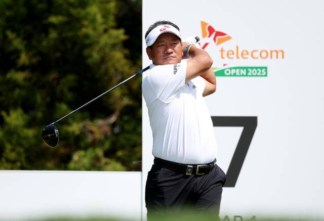 티샷을 하고 있는 최경주. 사진 제공=KPGA