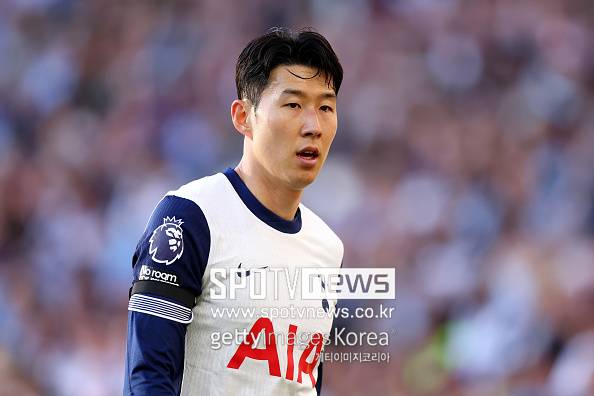 토트넘은 영국 버밍엄 빌라파크에서 열린 2024-25시즌 프리미어리그 37라운드에서 애스턴빌라에 졌다. 이날 경기를 포함해 프리미어리그에서 울버햄튼(2-4 패), 노팅엄 포레스트(1-2 패), 리버풀(1-5 패), 웨스트햄(1-1 무), 크리스탈 팰리스(0-2 패)전까지 6경기 동안 이기지 못하며 흐름을 바꾸지 못했다. 토트넘에 프리미어리그보다 더 중요한 건 유럽대항전이다. 주중에 유럽축구연맹(UEFA) 유로파리그(UEL) 결승전을 치른다. 상대는 맨체스터 유나이티드다. 결승전을 앞두고, 손흥민이 35일 만에 선발로 출전하면서 발 부상에서 거의 회복된 모습을 보였다. 실전 감각 점검까지 끝냈다는 건 토트넘에 그나마 위안이다. 손흥민은 발 부상에서 회복해 74분 동안 뛰며 토트넘 공격을 이끌었다.