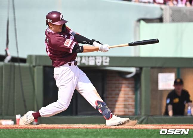 키움 오선진이 17일 울산 NC전에서 2회 1타점 적시타를 기록하고 있다.