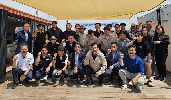 평택항만공사 등 관계자들이 제부마리나에서 안전기원제를 진행했다. 평택항만공사 제공.