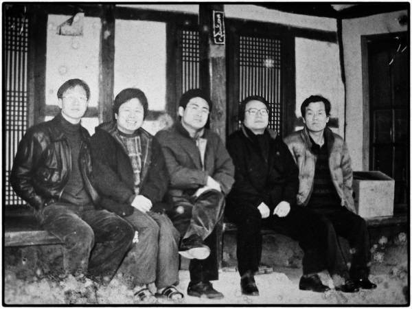 2000년 1월 고성집에서 문인들과(왼쪽부터 고현철동길산김경복구모룡김보한)