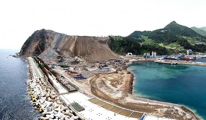 울릉공항 해상매립 활주로 공사 7.3% 수준을 보이고 있다. 사진=울릉군 제공