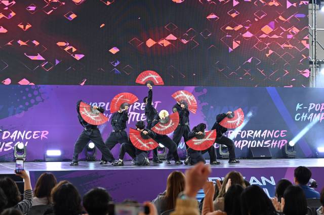 2025 부산스텝업댄스페스티벌 ‘댄스 퍼포먼스 월드 챔피언십’에서 3등을 차지한 '아너브레이커즈' 경연 모습. 청년문화진흥협회 제공