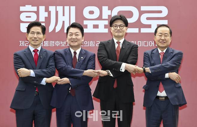 [이데일리 노진환 기자] (왼쪽부터)김문수 국민의힘 대통령 선거 후보, 안철수 중앙선거대책위원회 공동선대위원장, 한동훈 전 국민의힘 대표, 홍준표 전 대구시장.