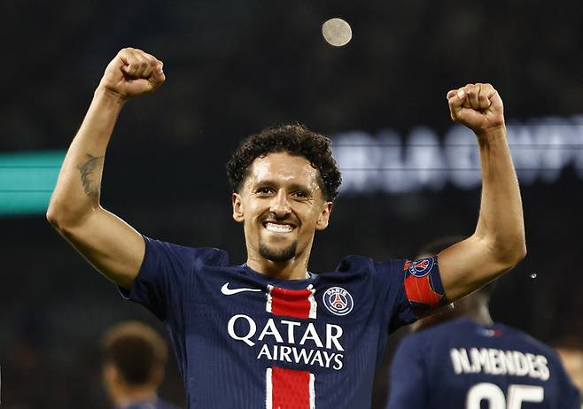 18일 오세르와 경기에서 역전골을 넣은 뒤 기뻐하는 파리 생제르맹의 마르퀴뇨스