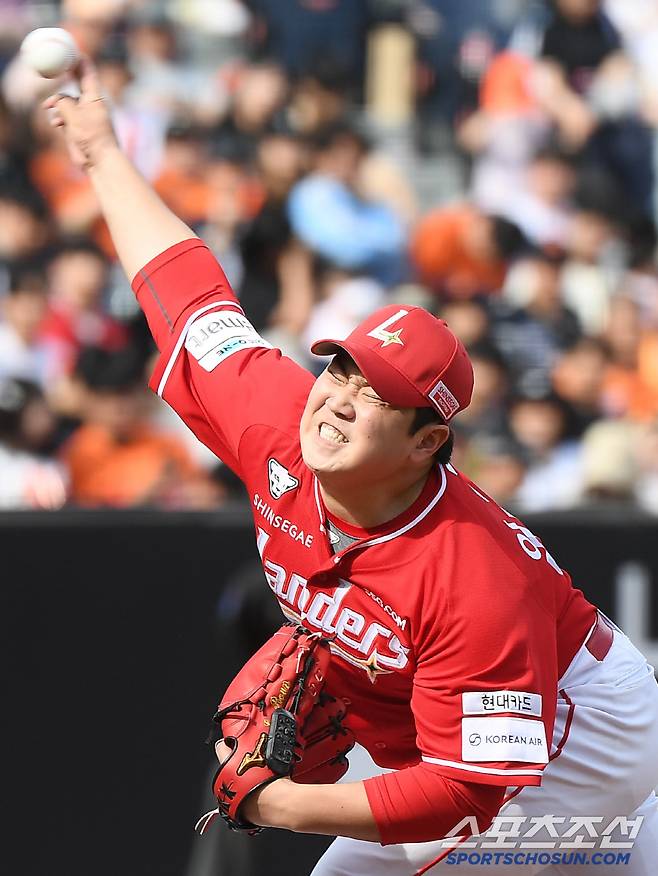 18일 대전 한화생명볼파크에서 열린 SSG-한화전. 6회 등판한 이로운이 투구하고 있다. 대전=정재근 기자 cjg@sportschosun.com/2025..5.18/