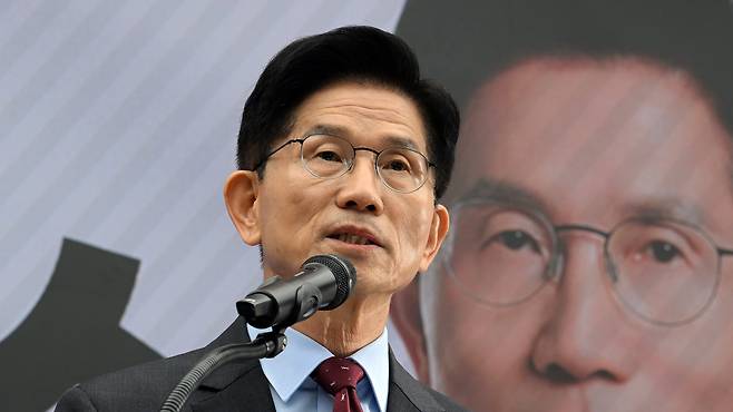 김문수 국민의힘 대통령 후보가 18일 서울 여의도 국민의힘 중앙당사에서 '경제를 판갈이 합니다! 새롭게 대한민국' 경제 공약 발표를 하고 있다./공동취재