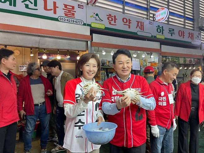 나경원 국민의힘 공동선거대책위원장이 17일 인천 계양구 병방시장에서 계양을 당협위원장인 원희룡 전 국토교통부 장관과 김문수 대선 후보 지원 유세를 하고 있다. ⓒ나경원 페이스북