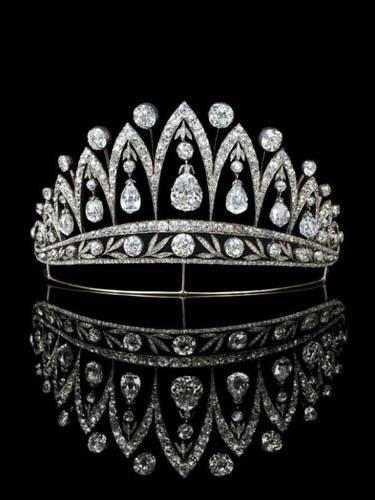 사보이 왕가의 마지막 왕 움베르토 2세의 부인인 벨기에의 마리조제 공주의 왕관. 일메사제로 캡처 연합뉴스