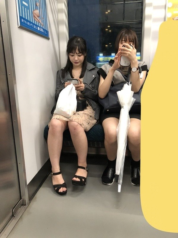 Internet_20250518_002105.png 일본 전철에서 우연히 아는 여자 만남.jpg