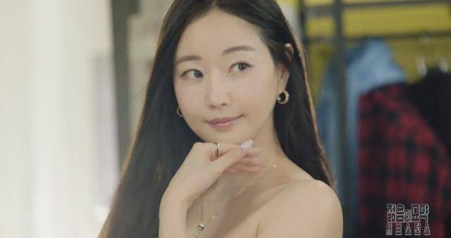 미스코리아 출신 배우 김사랑이 'SNL 코리아'로 비드라마 출연자 화제성 1위를 차지했다. 'SNL코리아' 영상 캡처