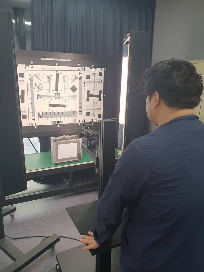 최현진 수석이 해상도 평가를 하고 있다. 인천=윤현주 기자