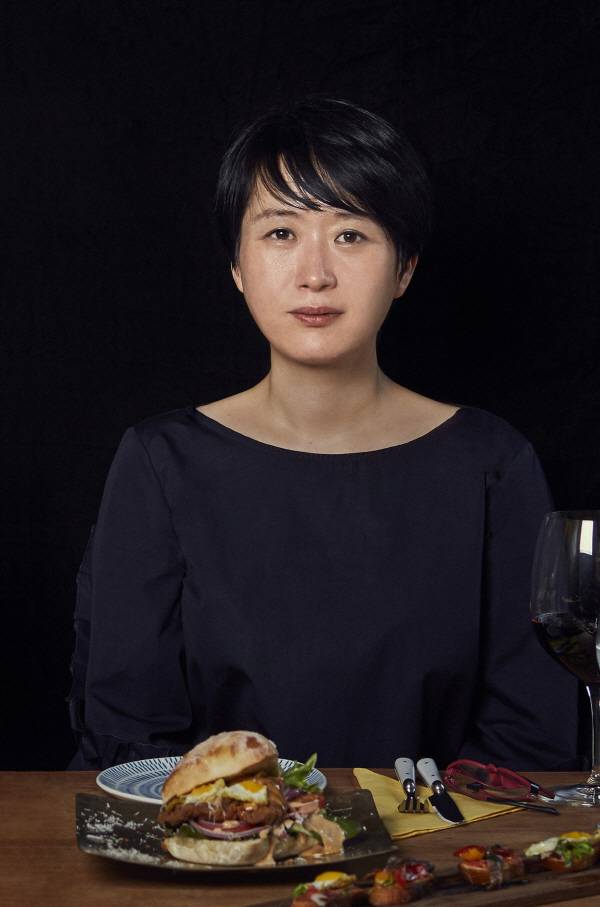 제33회 오영수문학상을 받은 천운영 소설가